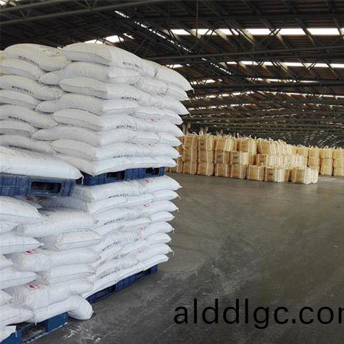 輕質純(chun)堿(jian)、重質純堿(jian)髮貨(huo)現(xian)場